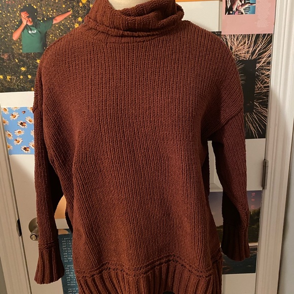 Maroon oversized turtle neck sweater - Picture 1 of 1
